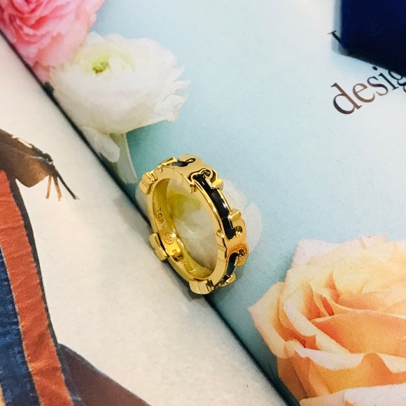 Tory Burch T-Serif Ring - Picture 2 of 6